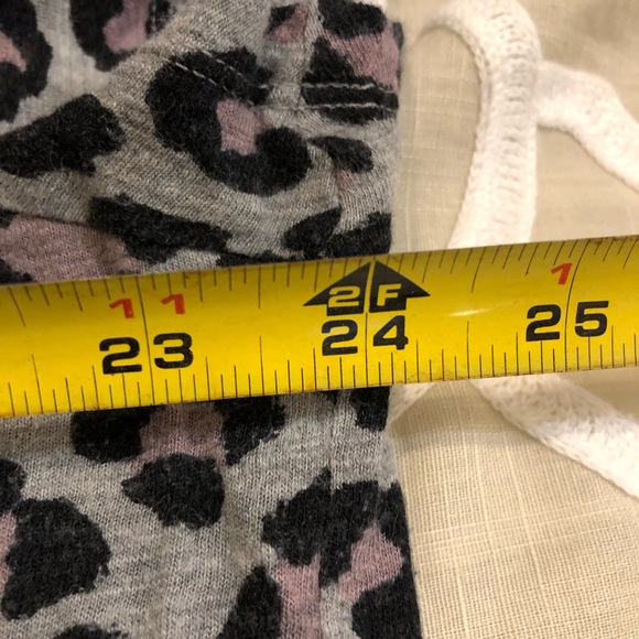 Torrid | Classic Fit V-Neck Pocket Tee Leopard - Picture 7 of 9